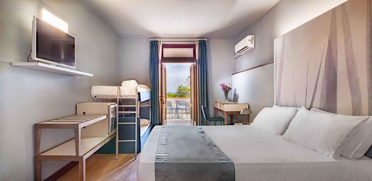 Hotel Baia Imperiale Spiaggia di Cavoli ภายนอก รูปภาพ