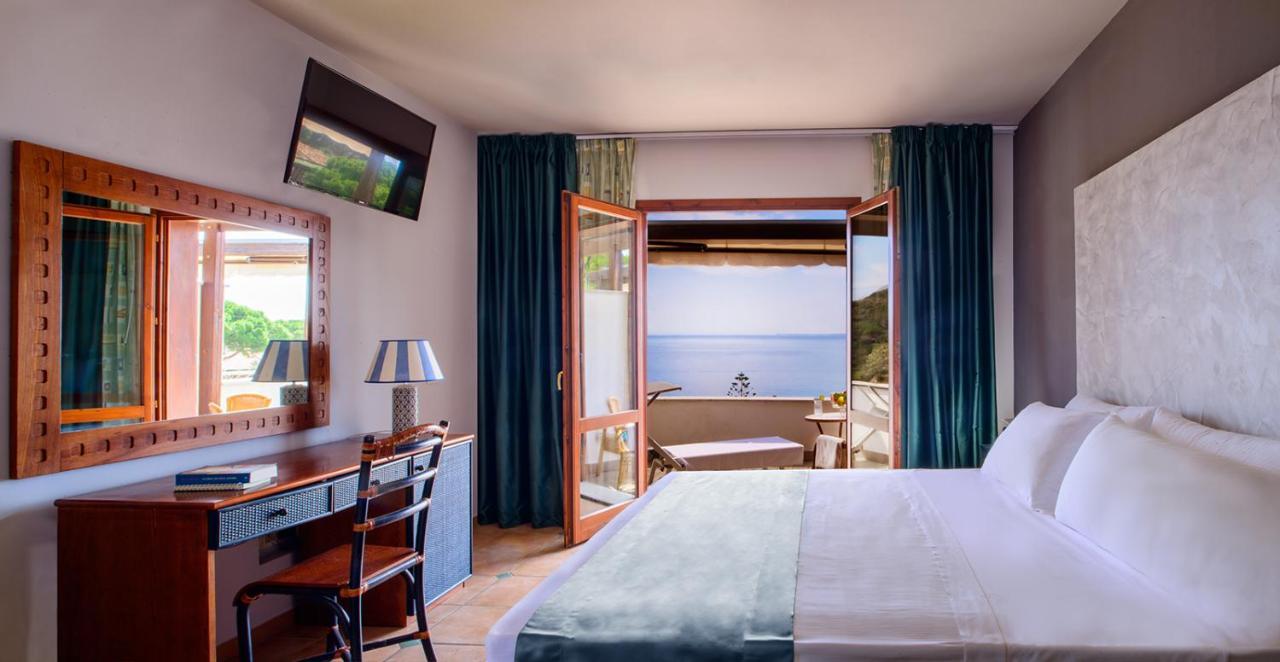 Hotel Baia Imperiale Spiaggia di Cavoli ภายนอก รูปภาพ