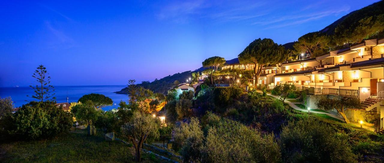 Hotel Baia Imperiale Spiaggia di Cavoli ภายนอก รูปภาพ