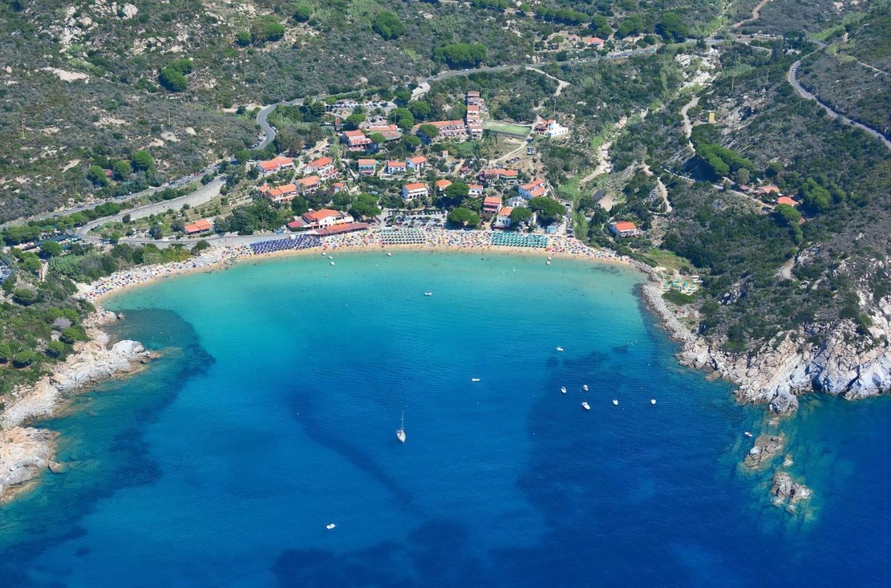 Hotel Baia Imperiale Spiaggia di Cavoli ภายนอก รูปภาพ