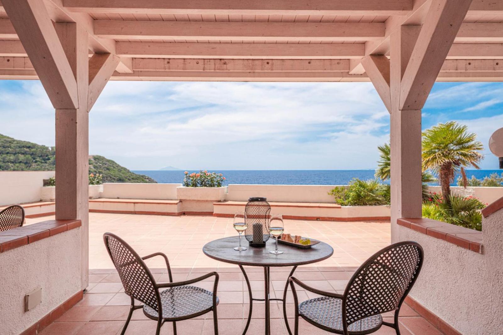 Hotel Baia Imperiale Spiaggia di Cavoli ภายนอก รูปภาพ