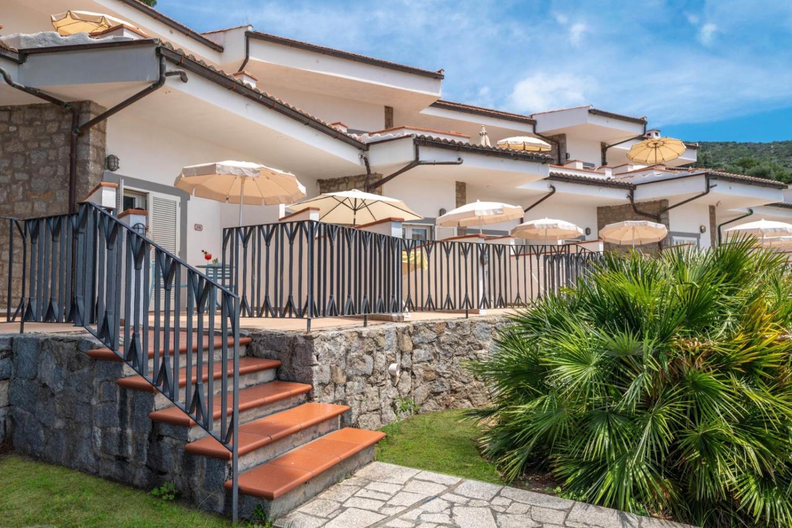Hotel Baia Imperiale Spiaggia di Cavoli ภายนอก รูปภาพ