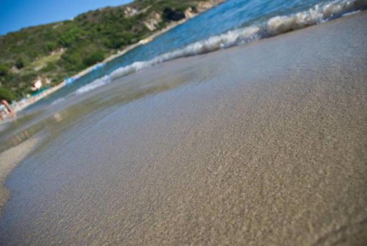 Hotel Baia Imperiale Spiaggia di Cavoli ภายนอก รูปภาพ