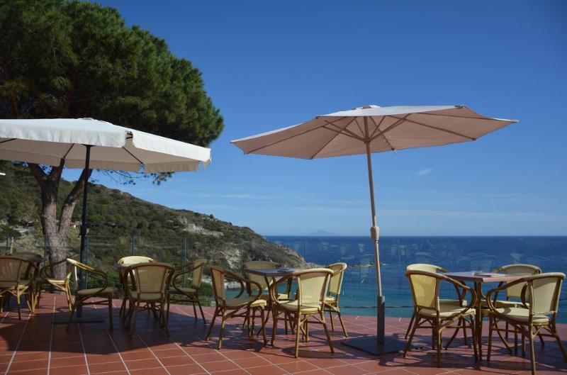 Hotel Baia Imperiale Spiaggia di Cavoli ภายนอก รูปภาพ
